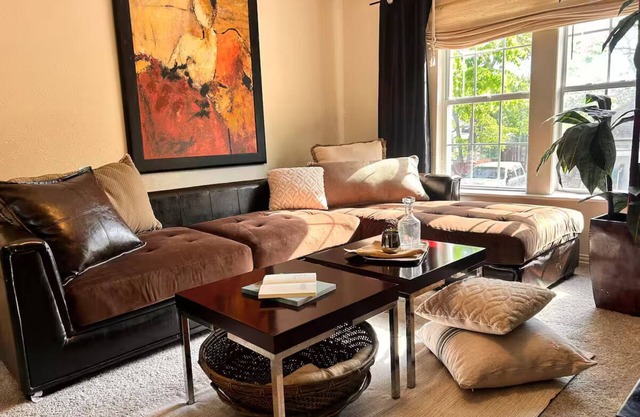 Mid-Mod Serenity with Designer Touches
