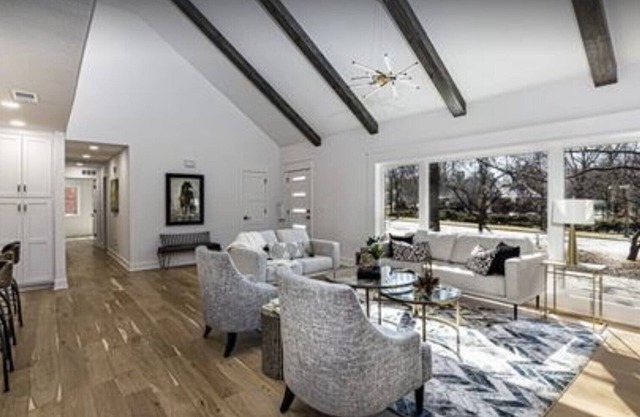 Mid-term/Long Term Rental close to the Plaza! Completely REMODELED in 2023!