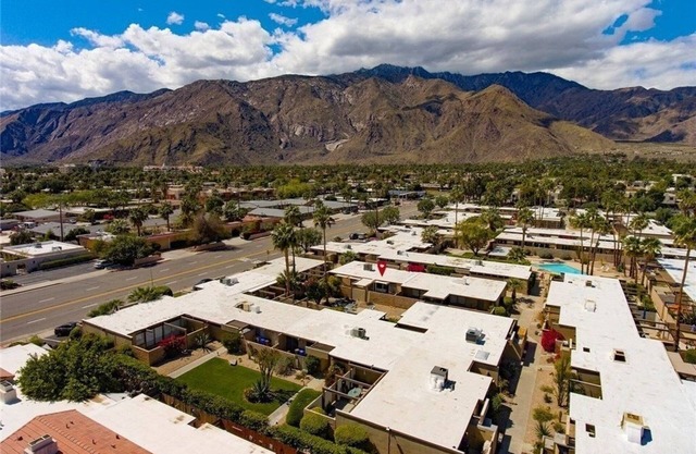 Midcentury Modern Condo with Mountain Views in the heart of Palm Springs