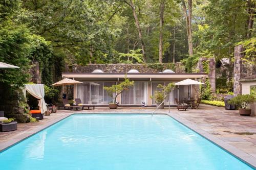 Midcentury Modern ZenHouse Sculptor Studio