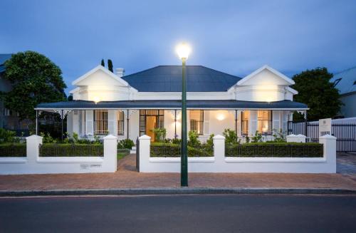 Middedorp Manor