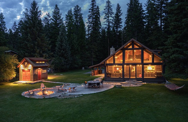 Middle Thompson Lake Log Cabin