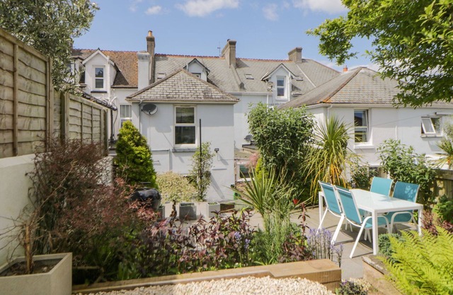 MIDHURST, pet friendly, country holiday cottage in Brixham