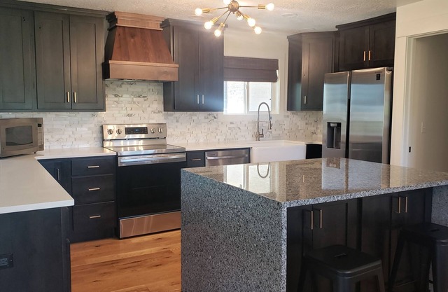 MidMod Farmhouse newly renovated. 5 minutes from Hyrum Dam; 1 hr from Bear Lake