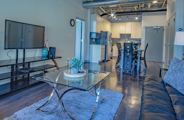 Midtown 1BR Fully Furnished Apartment - Great Location! by RedAwning