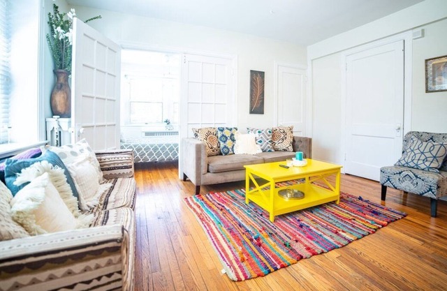 Midtown Apartment Near Westport, Plaza, & Downtown