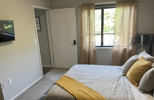 Midtown KC/Near Everything/2bd 2 bath