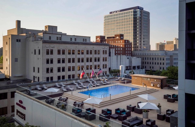 Midtown King Studio | Free Breakfast Included, Pool, BBQ Area