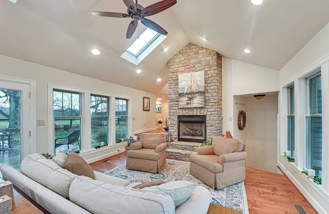 Midway Home on 22 Acres Near Bourbon Trail!