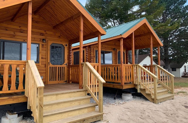 Mighty Mac Bridgeview Cabin 1