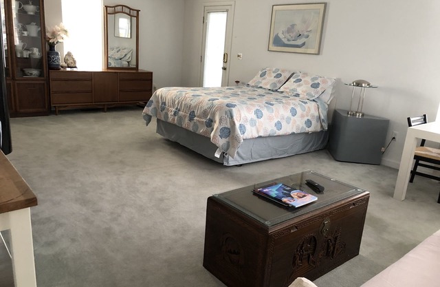 Milford Beach private large Studio by Charles Island/Silver Sands State Park