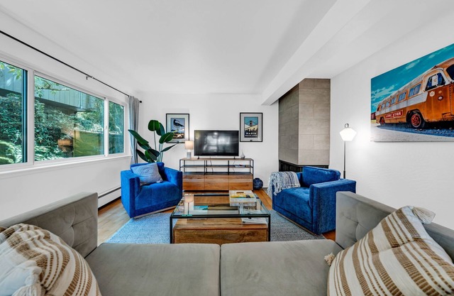 Mill Valley Apartment: Walking Distance to DT