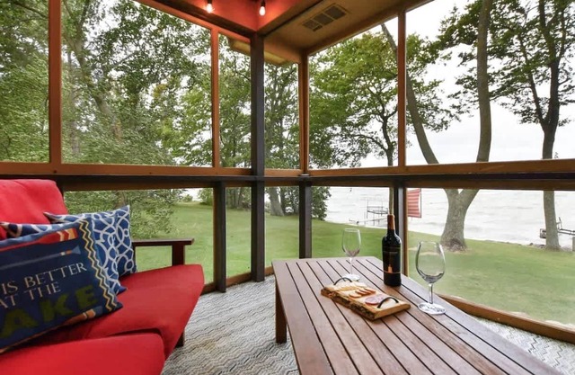 MilleLacs Lakeside Getaway-SAUNA-HOT Tub-Cozy Fire