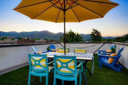 Million Dollar Rooftop MTN Views -2 King Beds-DT Golden
