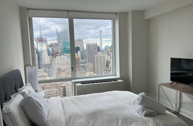 Million dollar view apartment with fitness room, WiFi in brilliant New York