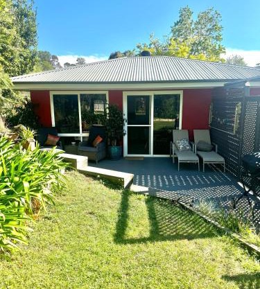 Milton Village Retreat - secluded comfort
