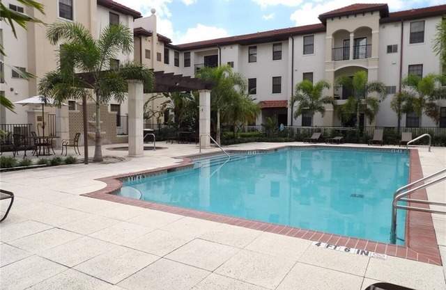 Minimum1 month, 2 Bed, 1 bath resort style +pools ,for Desney/Orlando