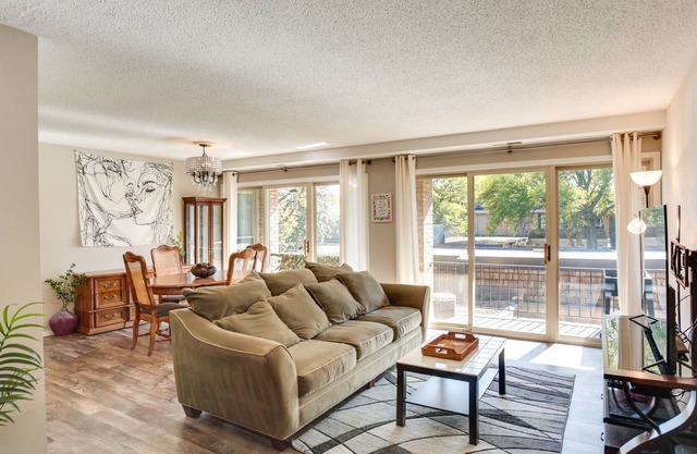 Minneapolis Condo w/ Balcony & Heated Pool Access!