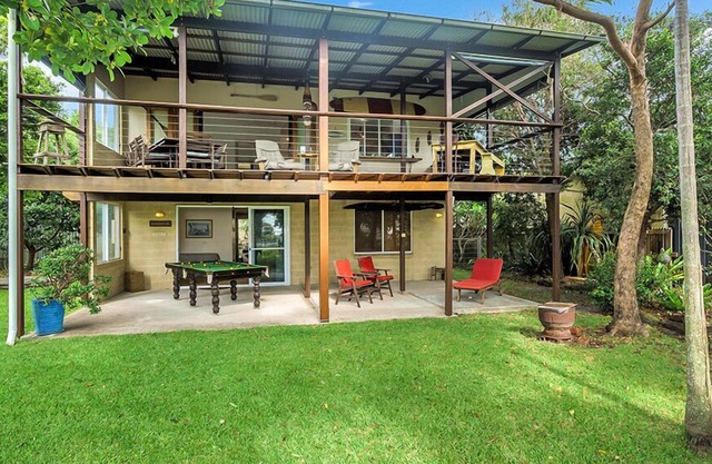 MINNIE HAHA: 3 BR, 1.5 BA House in Minnie Water, Sleeps 8
