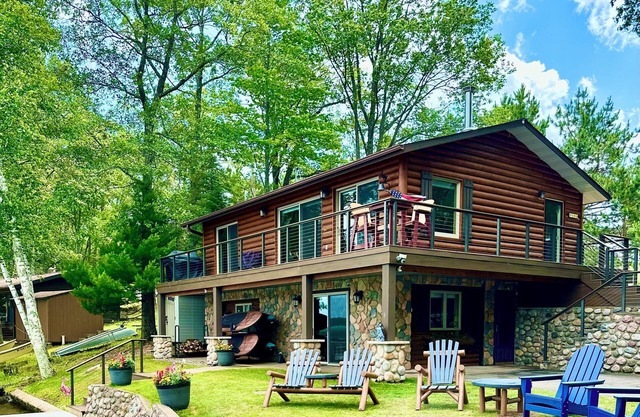 Minocqua Country Club Cottage located on Lake Minocqua!