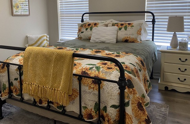 Minutes from Area Wedding Venues & Walking Distance to Historic Downtown Aubrey