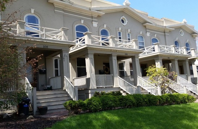 Minutes from Downtown! Family-sized Townhome in Blackstone