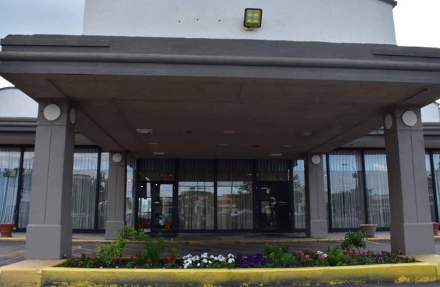 Minutes from O’Hare Airport! FREE Parking, Pets Allowed, Budget-friendly!