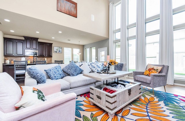 MINUTES FROM THE PREMIUM OUTLETS* LARGE 5 BEDROOMS