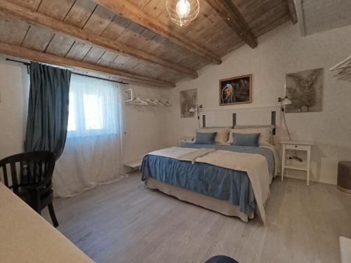 Miraglia 28 apartment