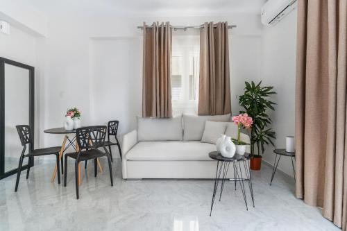 Miralis Apartments
