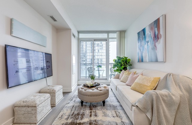 Mississauga sq1 lovely 1 bedroom condo with pool