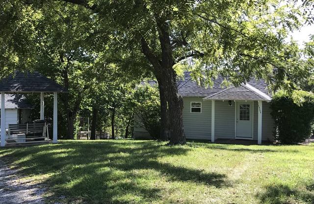 Missy's Get-a-Way (Lake Front Property in Warsaw, Mo on Lake of the Ozarks)