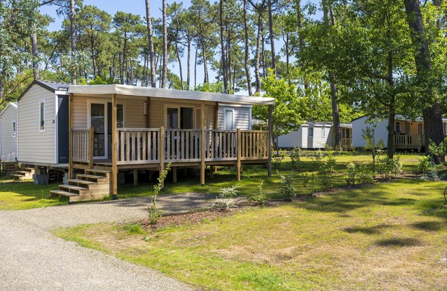 Mobile Home 'Camping Les Oyats' with Shared Pool, Private Terrace and Private Garden