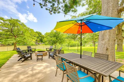 Mod on the Guad Home with Lake McQueeney Views!