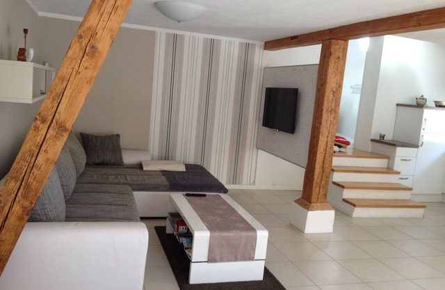 Modern, very quiet, 2 bedrooms, 1 living room, 2- 8 people.