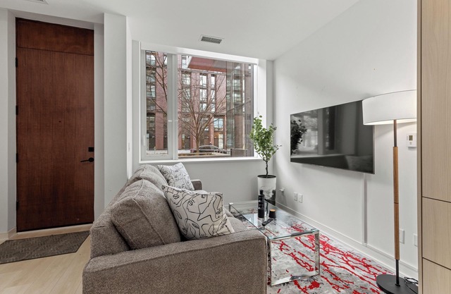 Modern 1 BDR 1.5 BTH Townhouse Distillery District