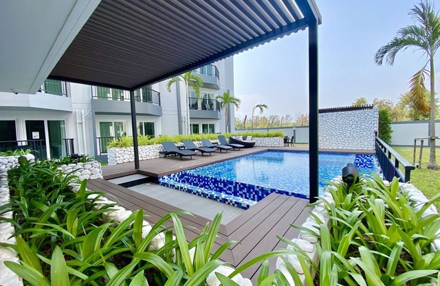 Modern 1 bdrm pool view w/High speed wifi