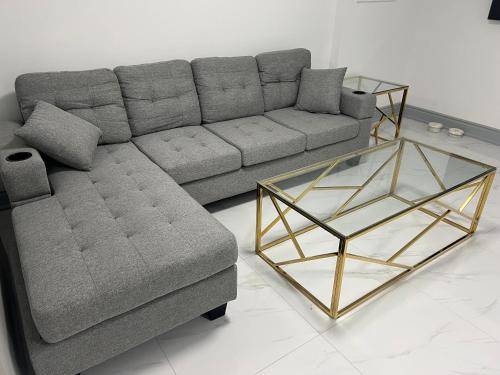 Modern 1-Bedroom Plus DenApartment in Markham with Free Parking