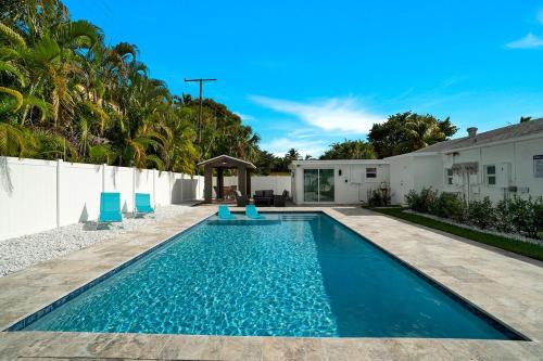 Modern 1 bedroom Vacation apartment with Pool C
