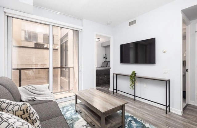 Modern 1BR Condo in Church Yonge Corridor