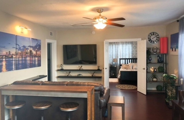 Modern 2/1 apt near Midtown Miami and South Beach