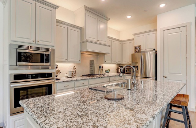 Modern 2 BR Close to NYTEX & DFW - EV Charging
