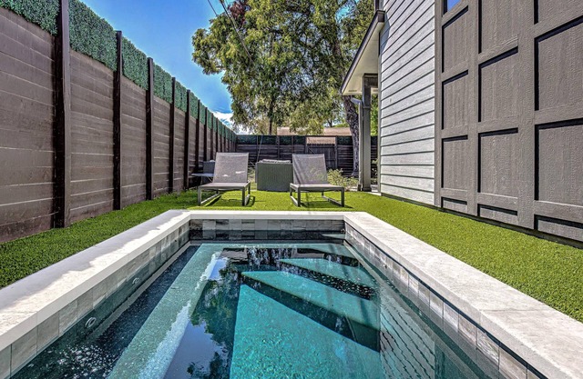 Modern 2 BDR w/Loft and Private Cocktail Pool!