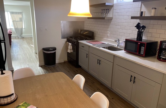 Modern 2 bdrm apt near O'Hare and downtown