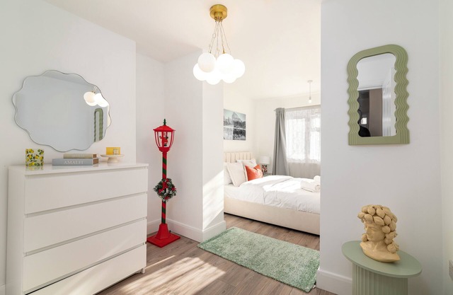 Modern 2-Bed 2-Bath Flat in Camden – Sleeps 6, Walk to Tube!