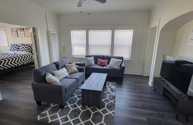 Modern 2 bed 2 bath Paradise - Mins from LAX & SOFI