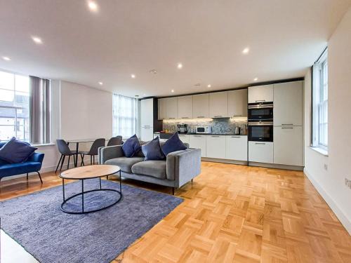 Modern 2-Bedroom, 2-Bathroom Apartment in West Kensington
