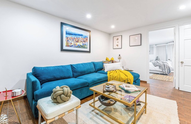 Modern 2-bedroom apartment in chic Bklyn neighborhood