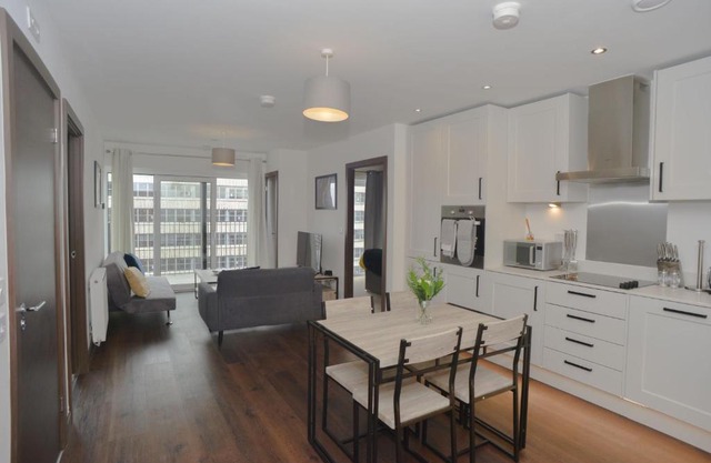 Modern, 2-bedroom Central Southend flat,9th Floor