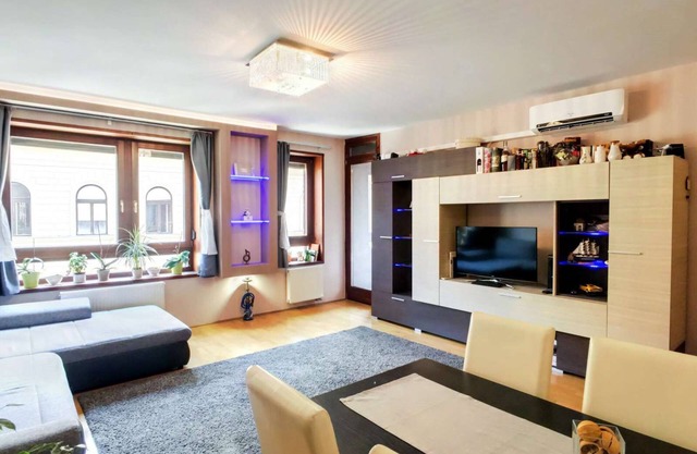 Modern 2 room apartment at very good location for long term